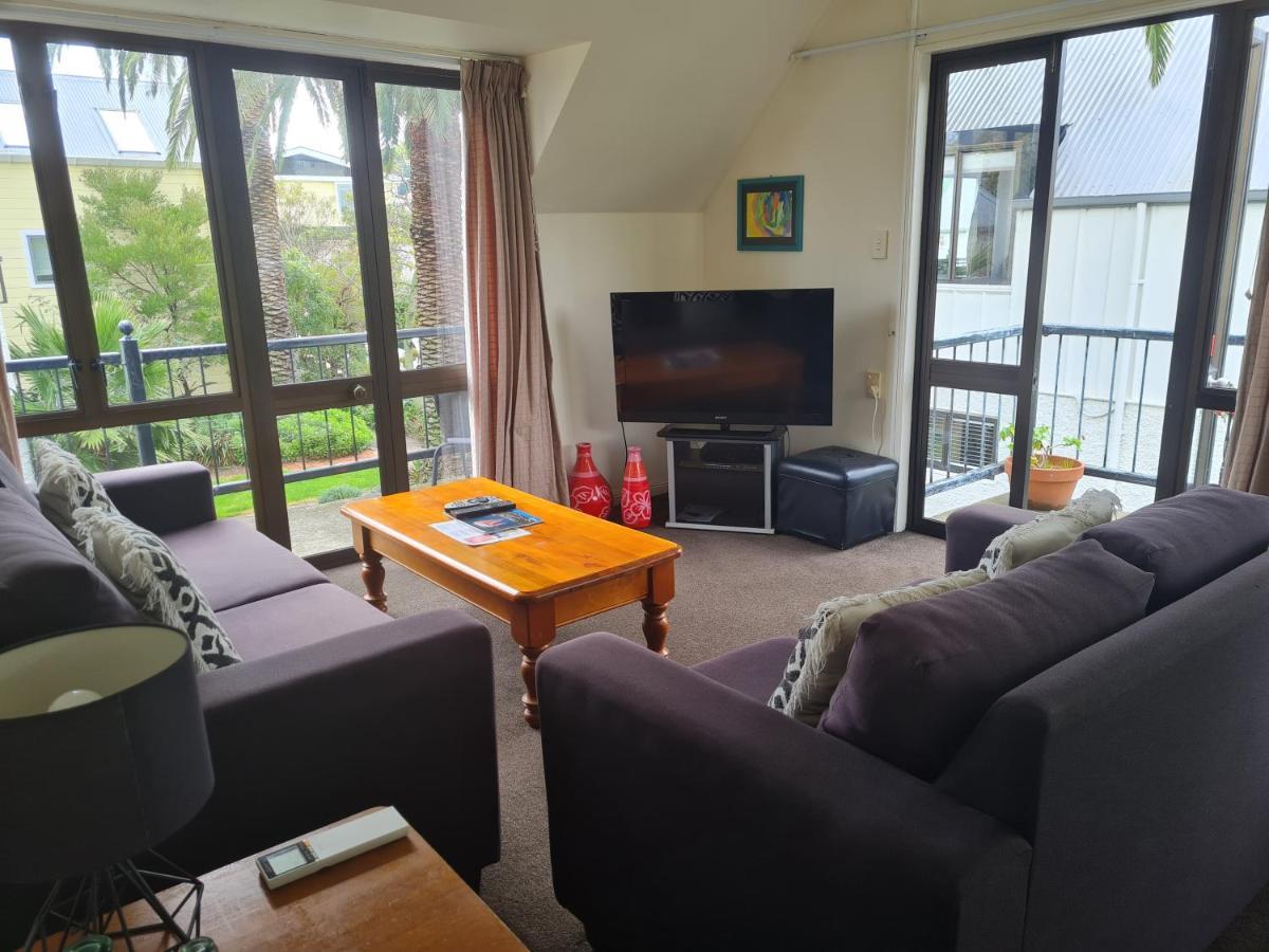 Akaroa Village Inn ภายนอก รูปภาพ