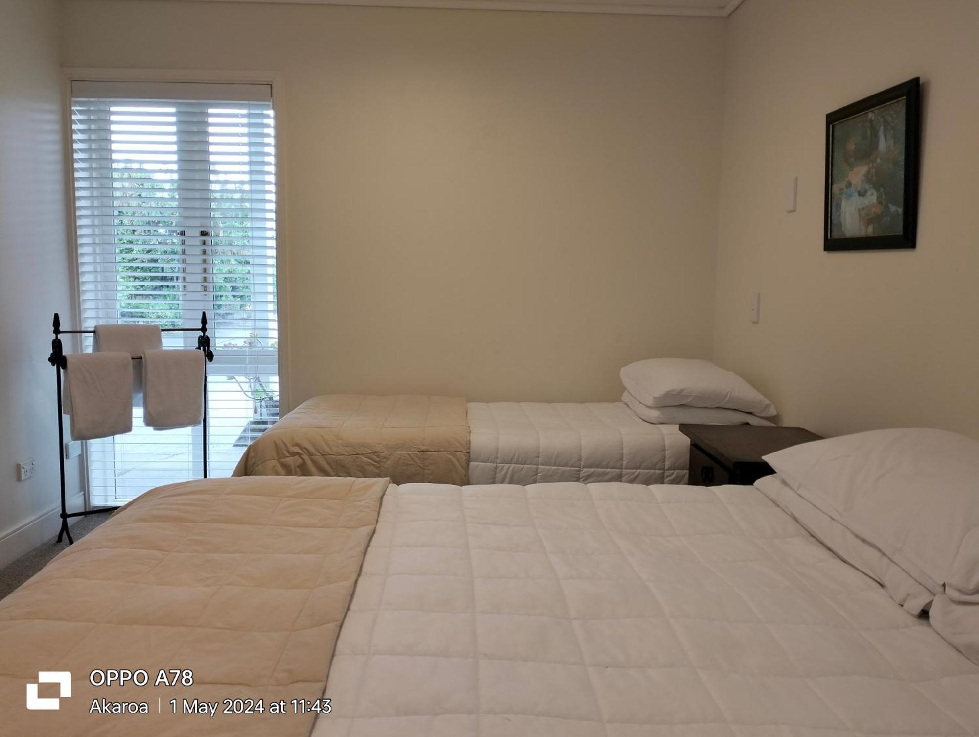 Akaroa Village Inn ภายนอก รูปภาพ