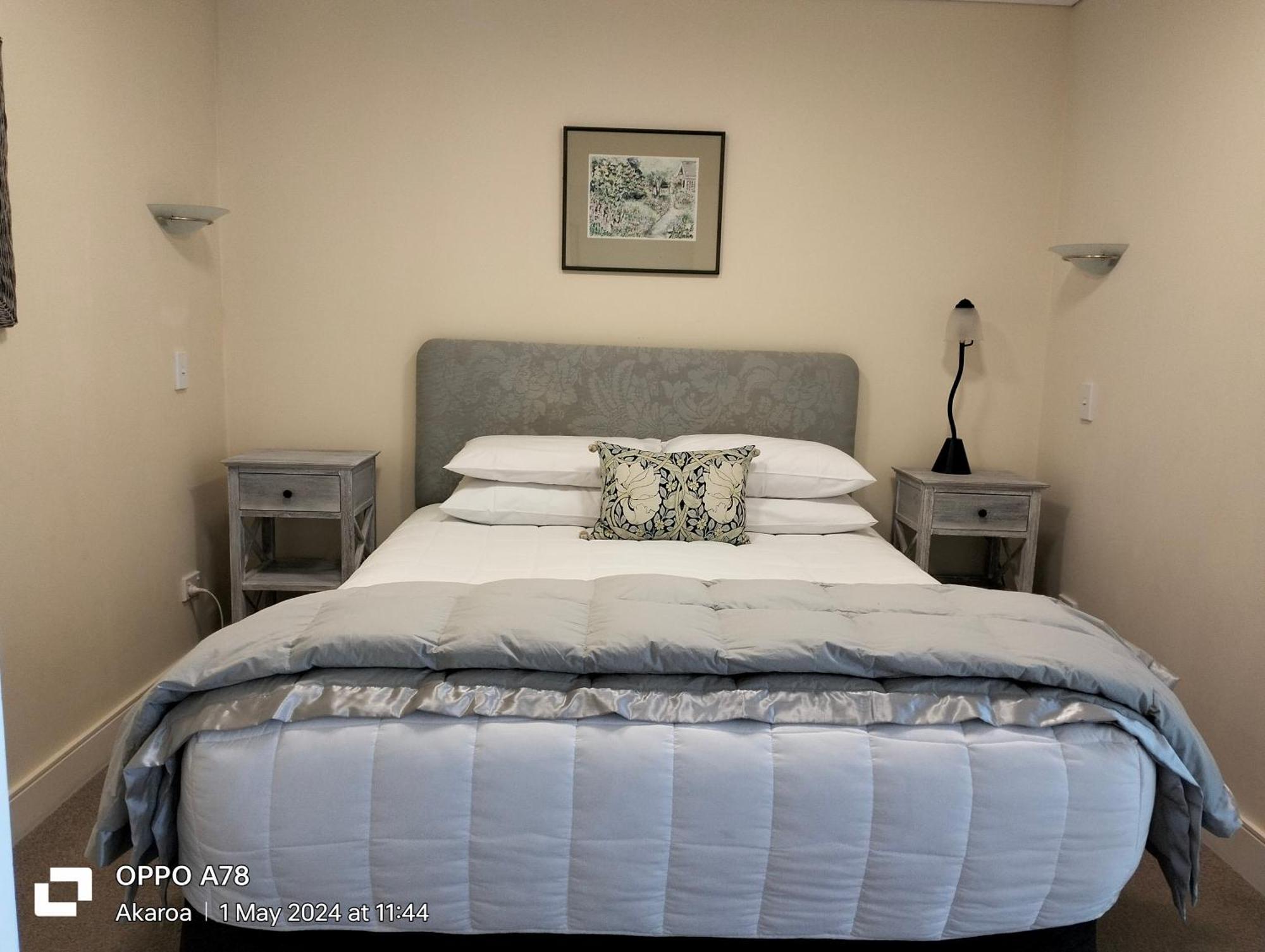 Akaroa Village Inn ภายนอก รูปภาพ