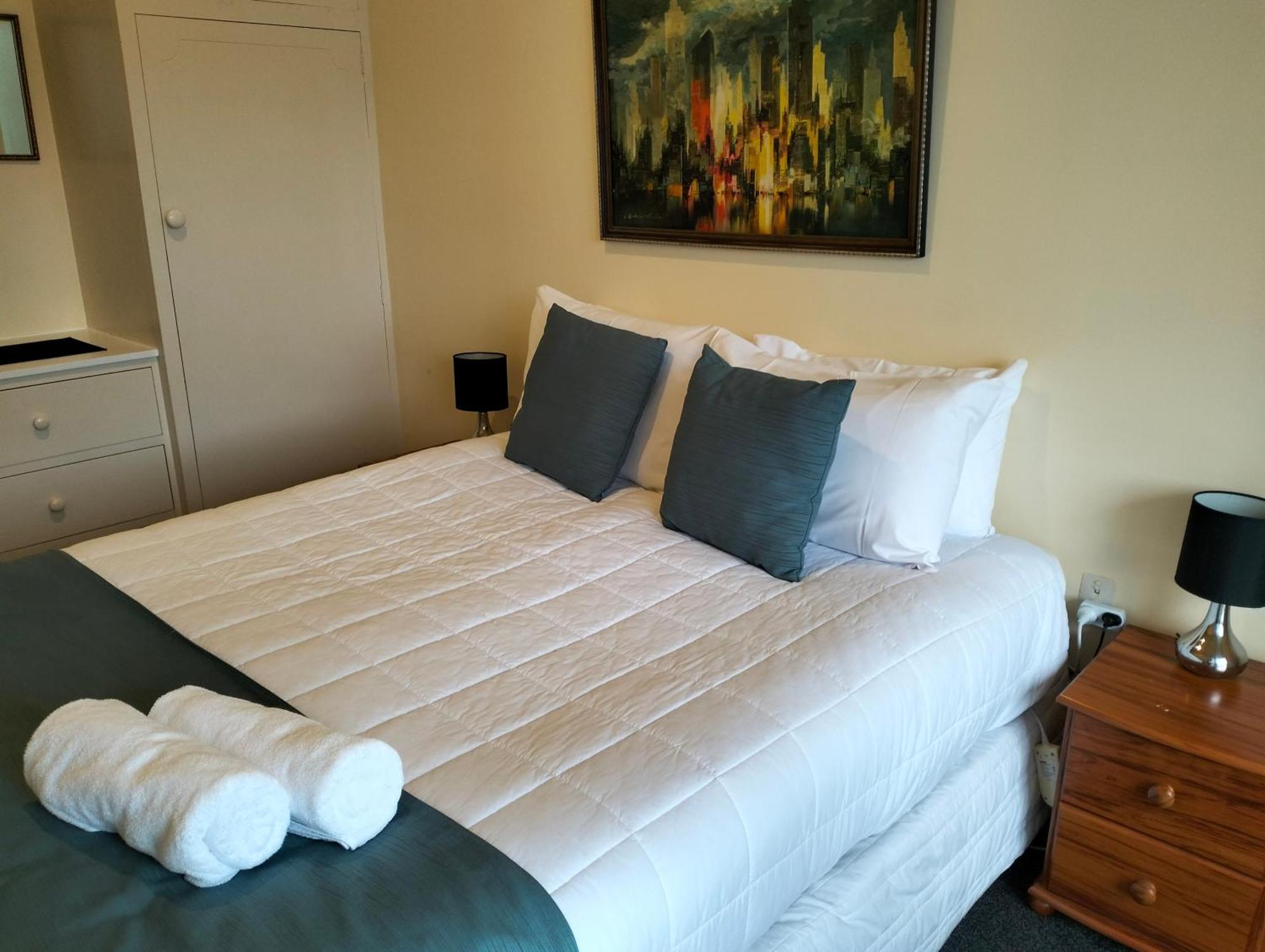 Akaroa Village Inn ภายนอก รูปภาพ
