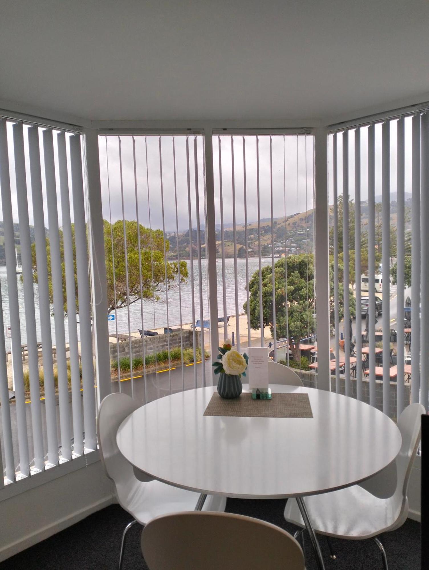 Akaroa Village Inn ภายนอก รูปภาพ