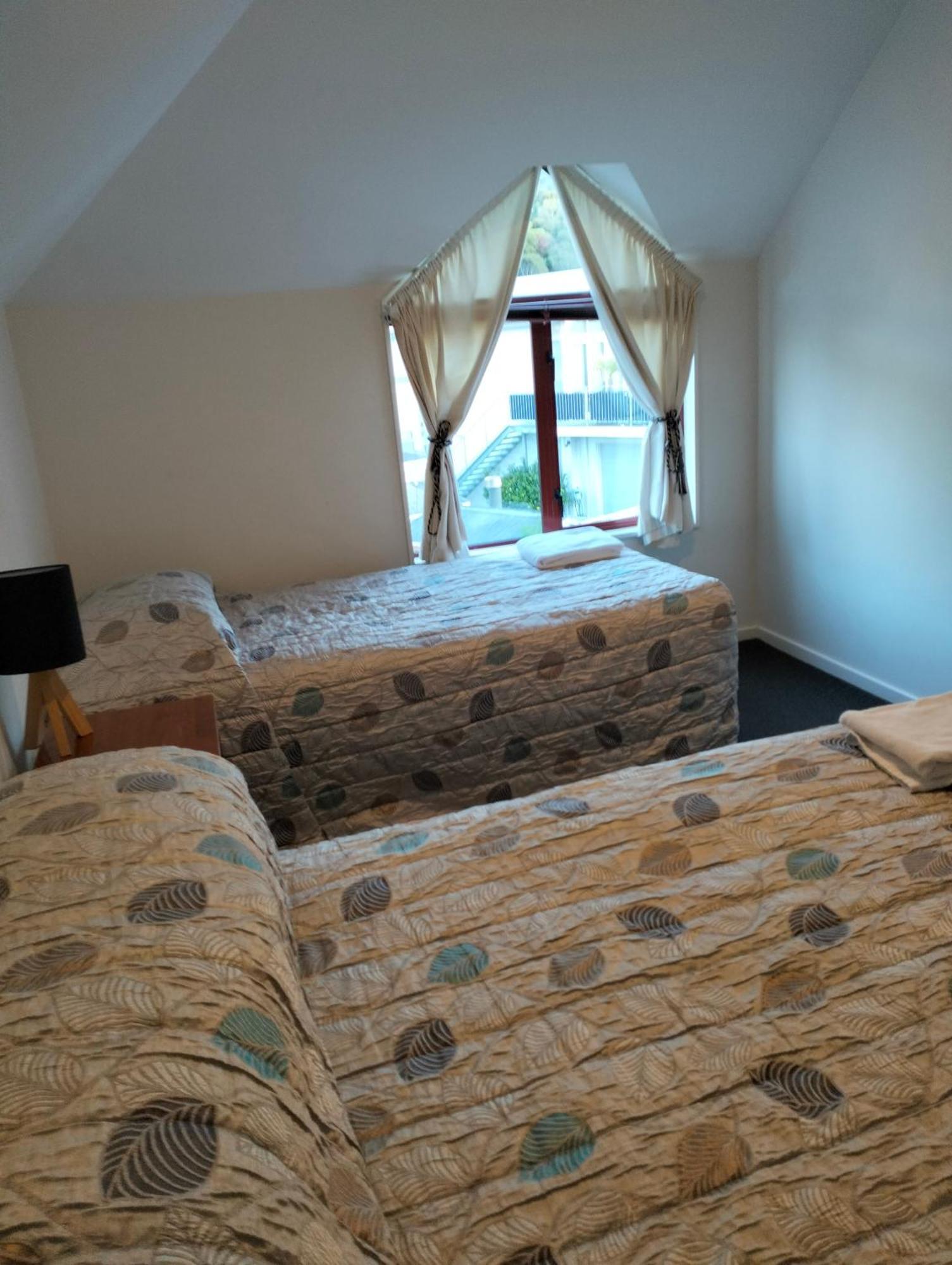 Akaroa Village Inn ภายนอก รูปภาพ
