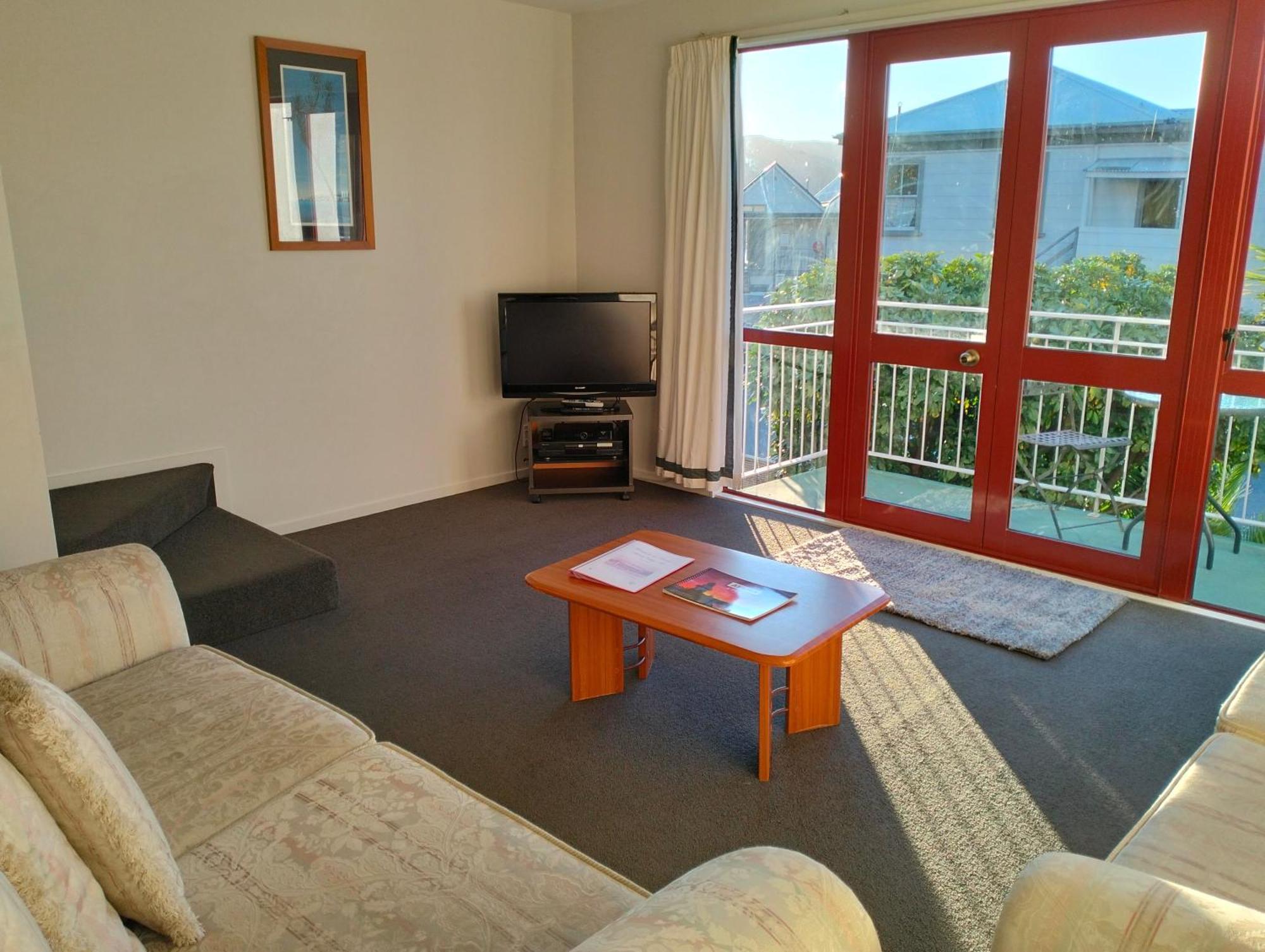 Akaroa Village Inn ภายนอก รูปภาพ