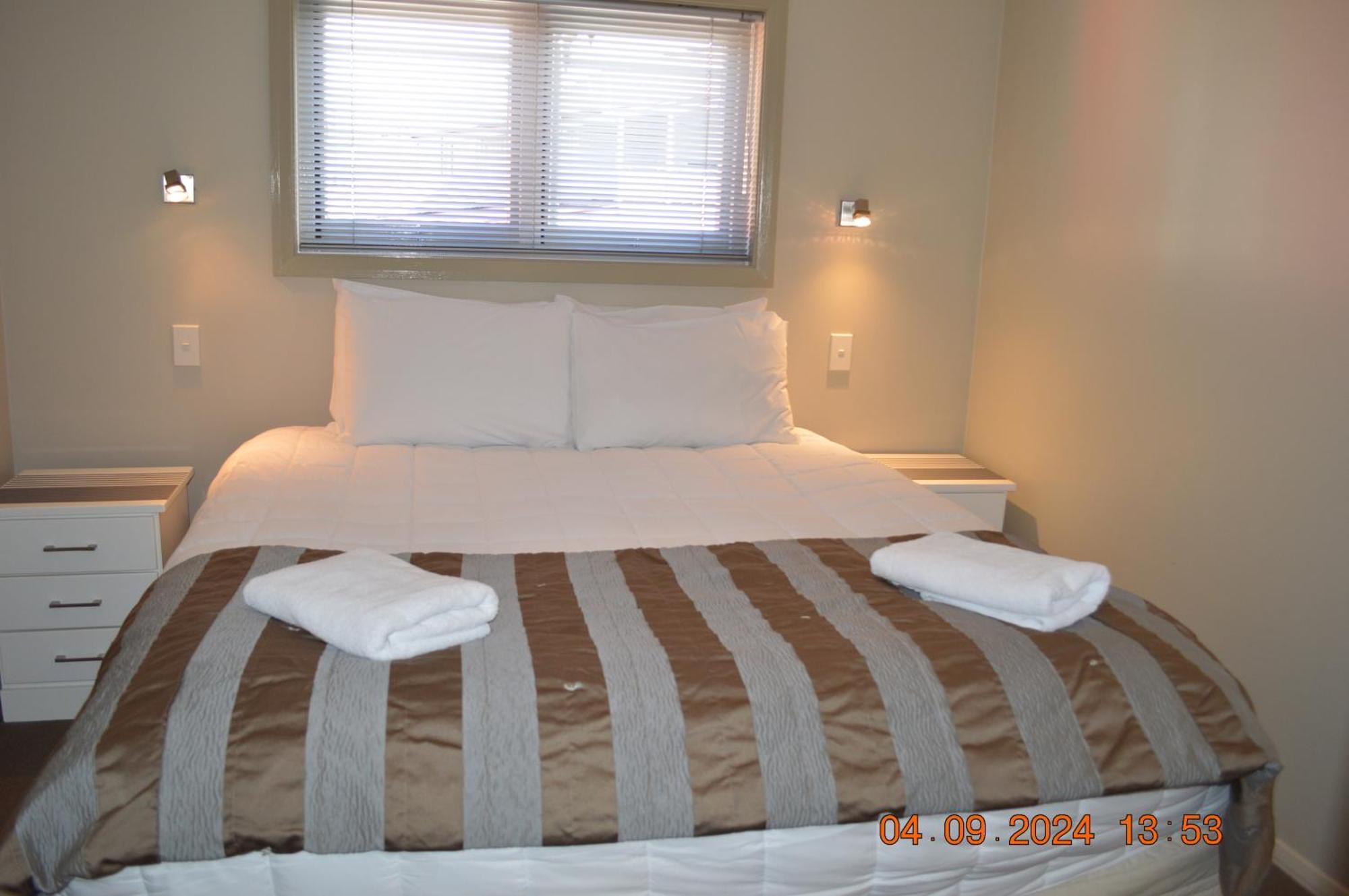 Akaroa Village Inn ภายนอก รูปภาพ
