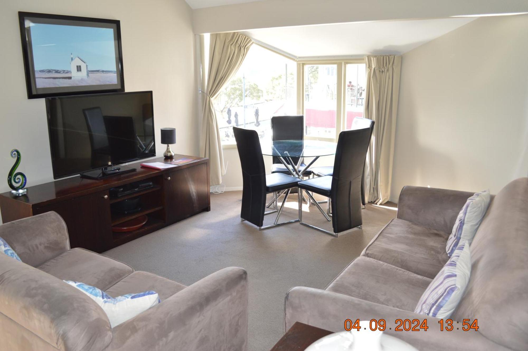 Akaroa Village Inn ภายนอก รูปภาพ