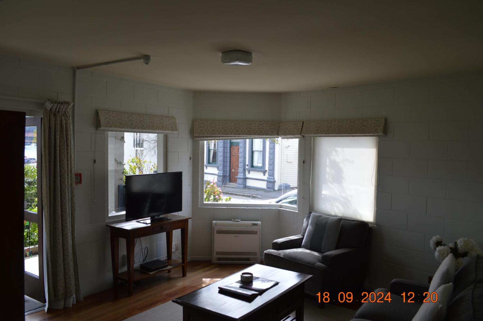 Akaroa Village Inn ภายนอก รูปภาพ