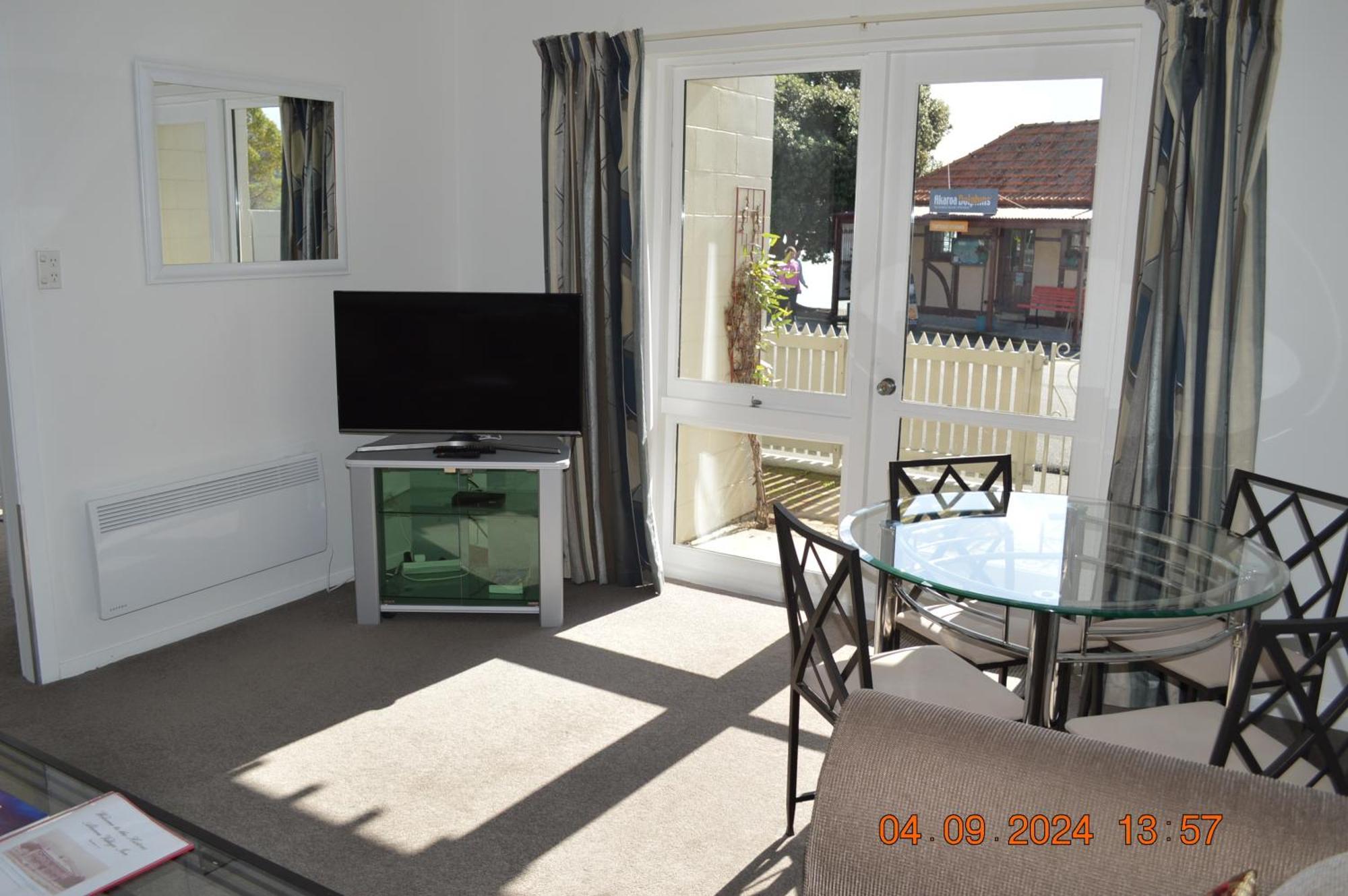 Akaroa Village Inn ภายนอก รูปภาพ