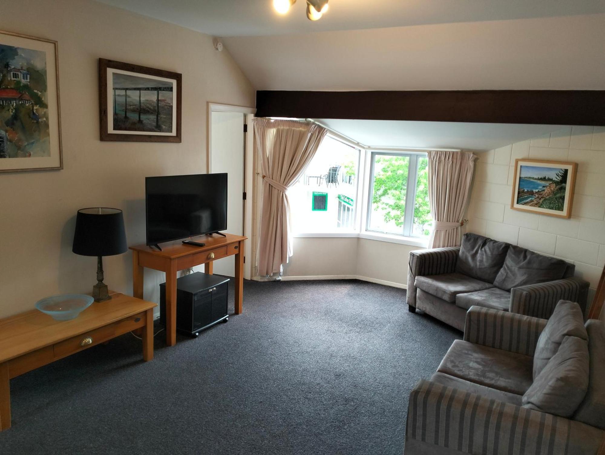 Akaroa Village Inn ภายนอก รูปภาพ