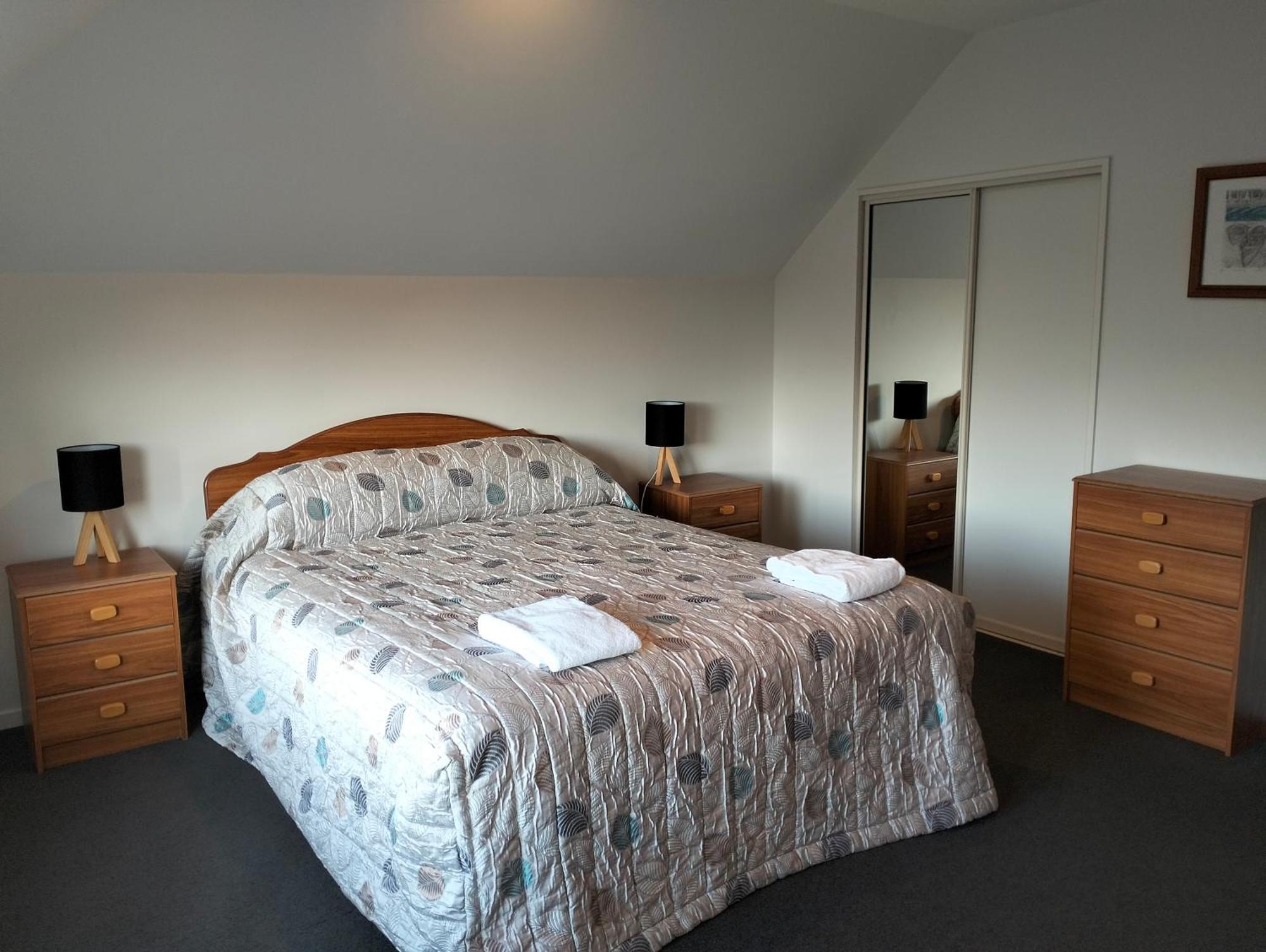 Akaroa Village Inn ภายนอก รูปภาพ