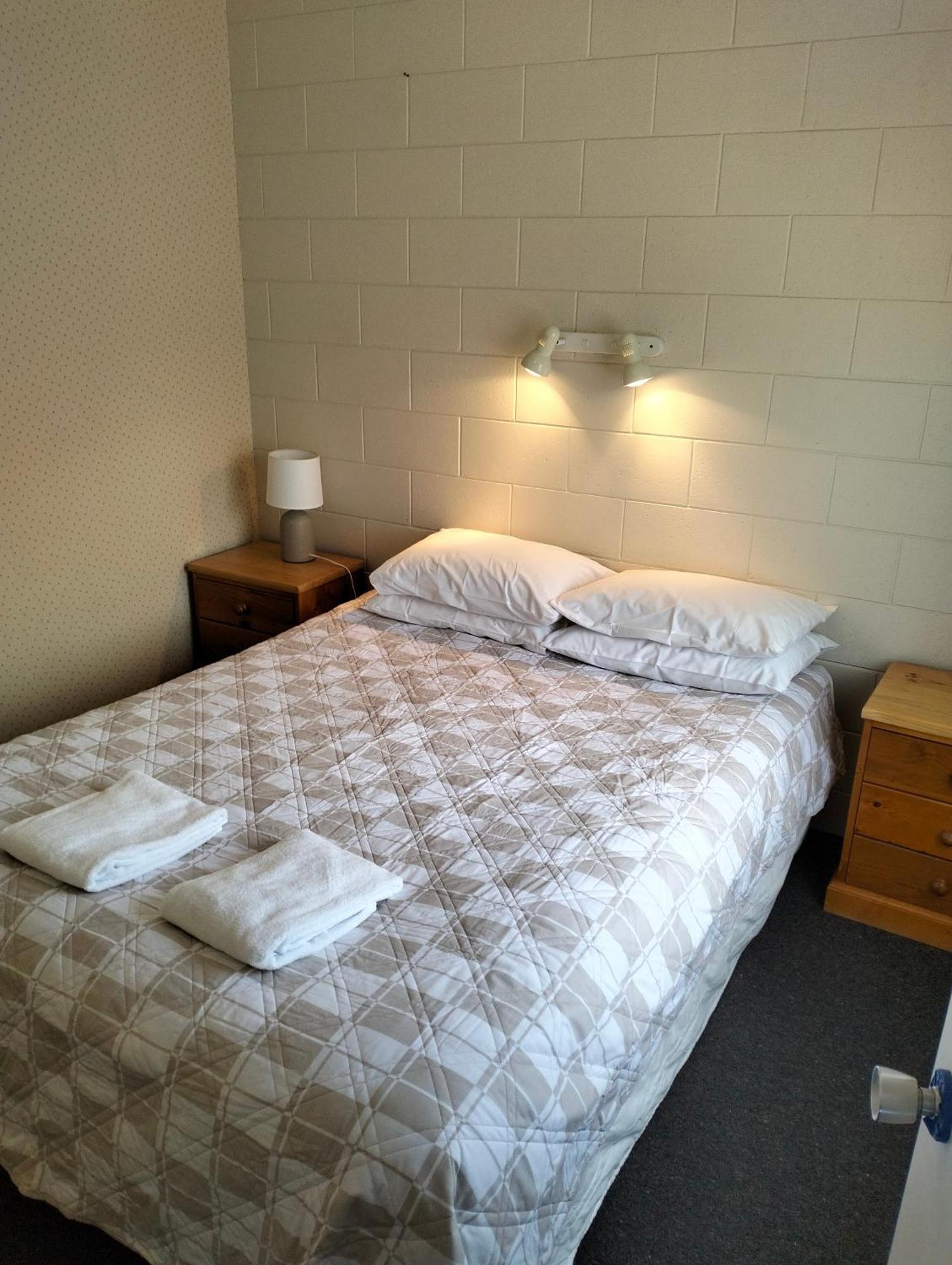 Akaroa Village Inn ภายนอก รูปภาพ