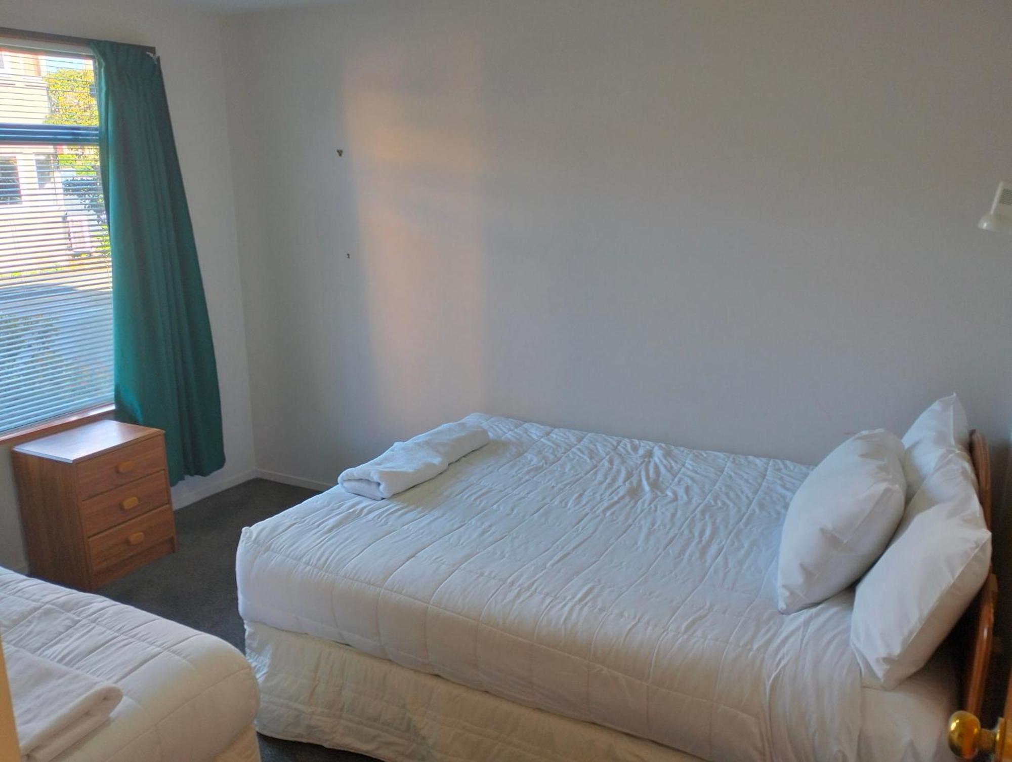 Akaroa Village Inn ภายนอก รูปภาพ