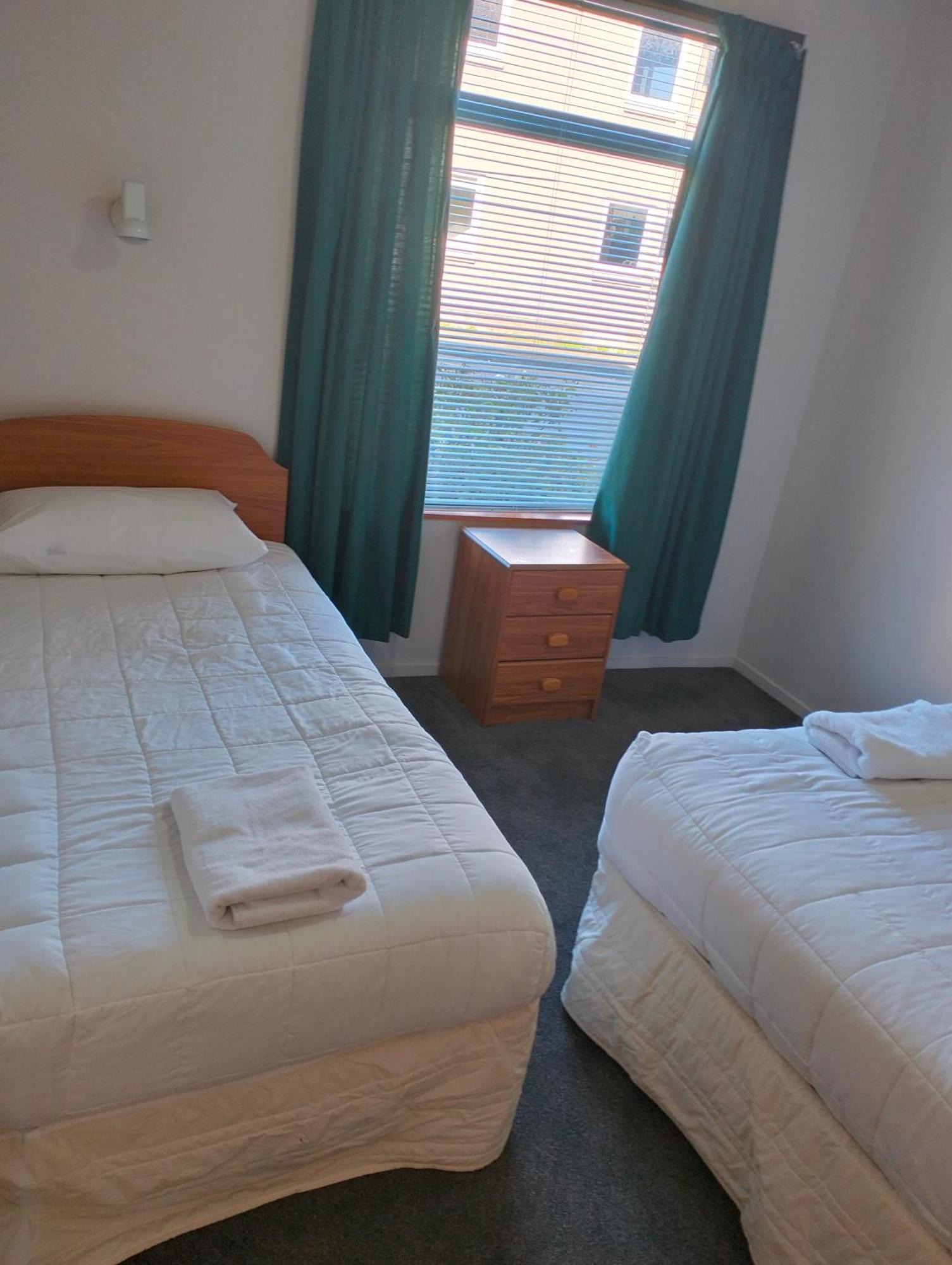 Akaroa Village Inn ภายนอก รูปภาพ
